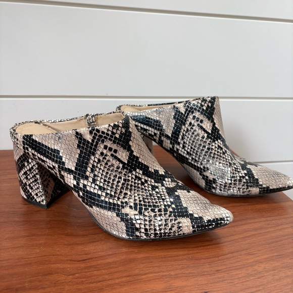 Marc Fisher Womens Ragni Mule Heels Shoes Black Cream Snakeskin Print Sz 7 Glam - Picture 3 of 9